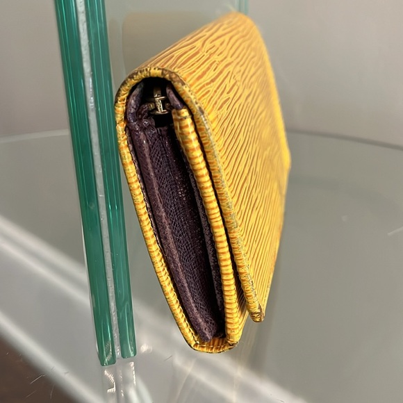 Louis Vuitton Yellow Epi Wallet - Picture 2 of 11